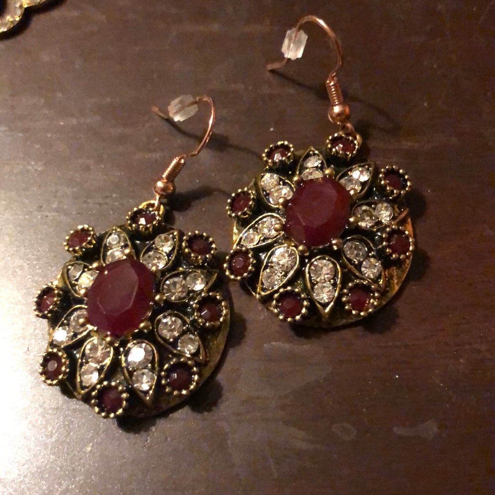 Antique inspired necklace and earring set - Picture 3 of 3